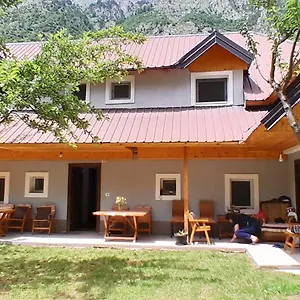 Bujtina Sherifaj , Valbone Albanie